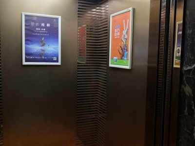 四川成都小区电梯广告画框媒体发布专业公司