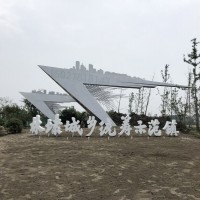 林埭镇道路口 不锈钢饰氟碳漆雕塑 三角船雕塑主题