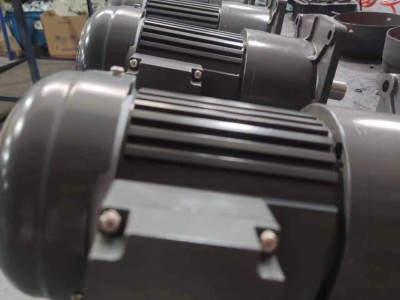 陶瓷机械专用齿轮减速机，东本齿轮减速机，齿轮减速电机